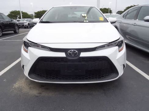 Used 2022 Toyota Corolla LE FWD image 2