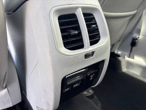 Used 2020 Jeep Cherokee Latitude Plus w/ Comfort/Convenience Group FWD image 19