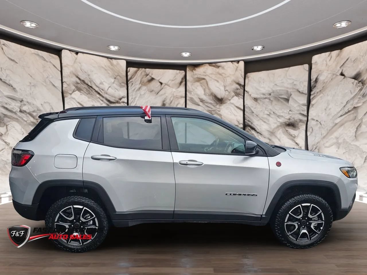 Used 2025 Jeep Compass Trailhawk AWD/4WD image 4