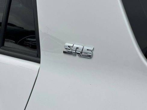 Used 2018 Toyota 4Runner SR5 Premium AWD/4WD image 26