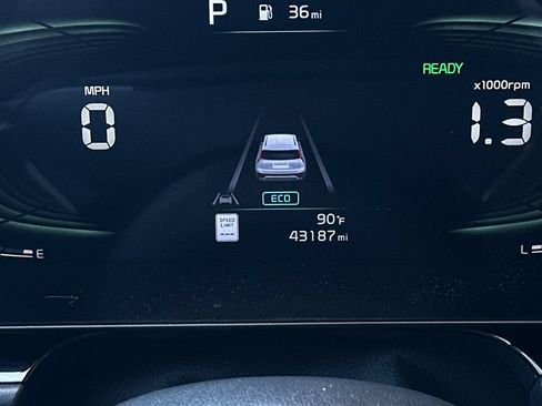 Used 2023 Kia Niro EX Touring FWD image 25