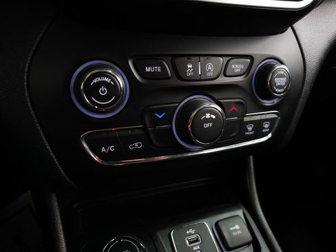 Used 2019 Jeep Cherokee Latitude w/ Popular Appearance Group image 25