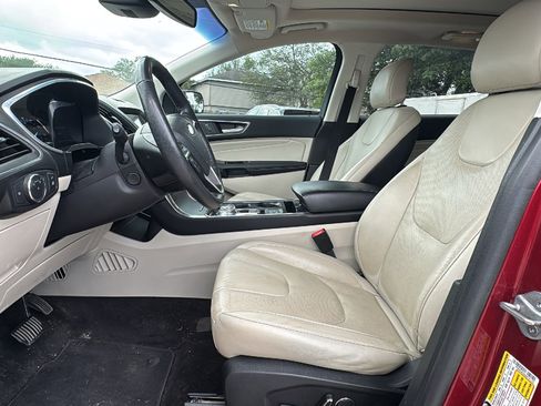 Used 2019 Ford Edge Titanium w/ Equipment Group 301A FWD image 9