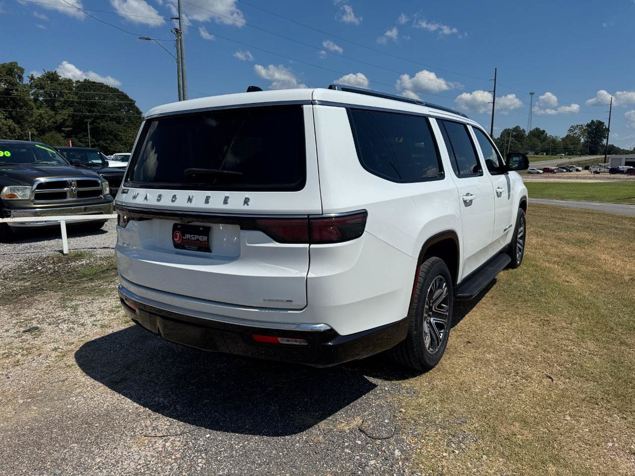 Used 2024 Jeep Wagoneer L Series II RWD image 3