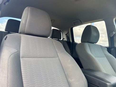 Used 2018 Toyota Tacoma SR5 RWD image 19