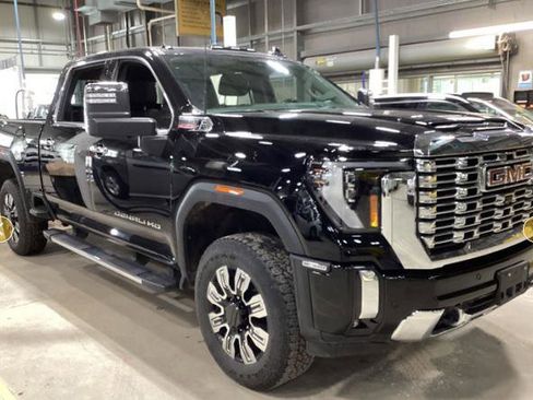 Used 2025 GMC Sierra 2500 Denali w/ Denali Reserve Package AWD/4WD image 2