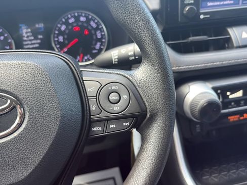 Used 2022 Toyota RAV4 LE AWD/4WD image 18