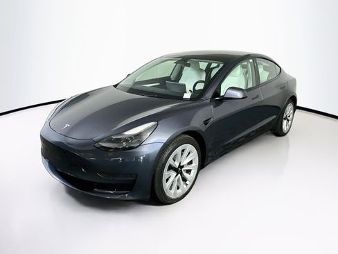 Used 2023 Tesla Model 3 Standard Range RWD image 3