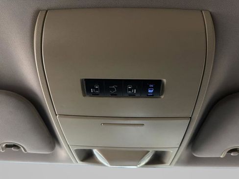 Used 2016 Dodge Grand Caravan SXT w/ Rear Park Assist Package image 18