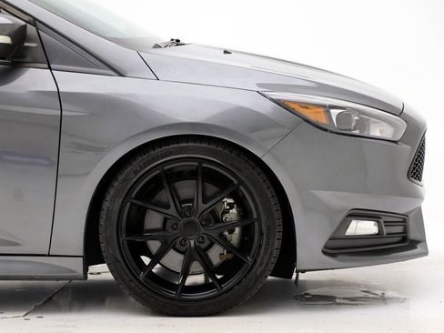 Used 2018 Ford Focus ST w/ Equipment Group 402A FWD image 4