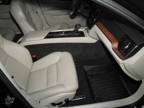 Used 2020 Volvo S60 T5 Momentum w/ Premium Package FWD image 20