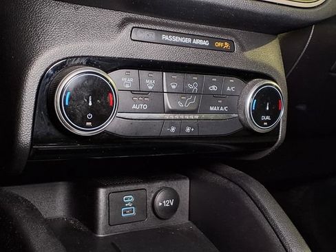 Used 2022 Ford Escape SE w/ SE Sport Appearance Package FWD image 8