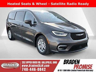 Used 2023 Chrysler Pacifica Touring-L