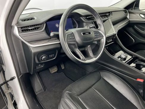 Used 2022 Jeep Grand Cherokee Limited w/ Luxury Tech Group II image 10