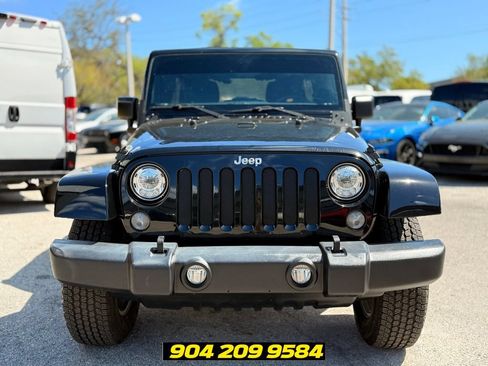 Used 2017 Jeep Wrangler Unlimited Rubicon w/ Connectivity Group AWD/4WD image 9