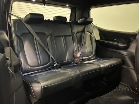 Used 2022 Jeep Wagoneer Series III w/ Flexible Seating Group AWD/4WD image 40