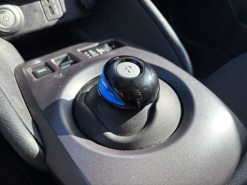 Used 2022 Nissan Leaf S image 21