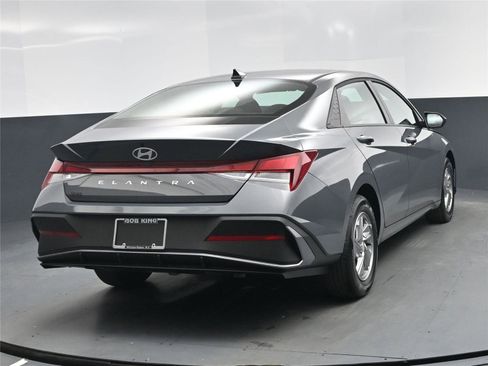 New 2026 Hyundai Elantra SE image 19