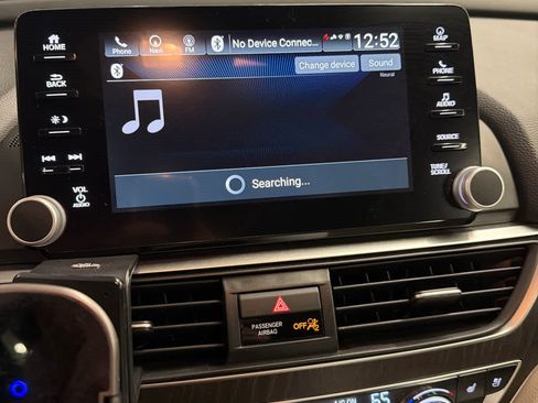 Used 2019 Honda Accord Touring image 10