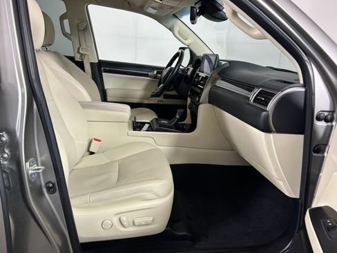 Used 2023 Lexus GX 460 Premium w/ Premium Package image 29