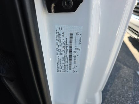 Used 2022 Ford F350 Lariat w/ Chrome Package image 36