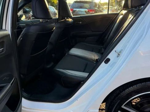 Used 2017 Honda Accord Sport image 8