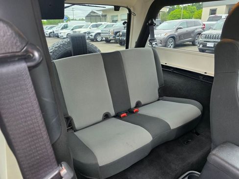 Used 2005 Jeep Wrangler Unlimited AWD/4WD image 17