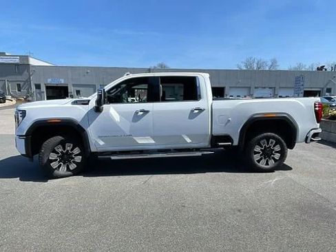 New 2026 GMC Sierra 2500 Denali AWD/4WD image 4