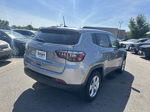 Used 2018 Jeep Compass Latitude w/ Popular Equipment Group FWD image 4