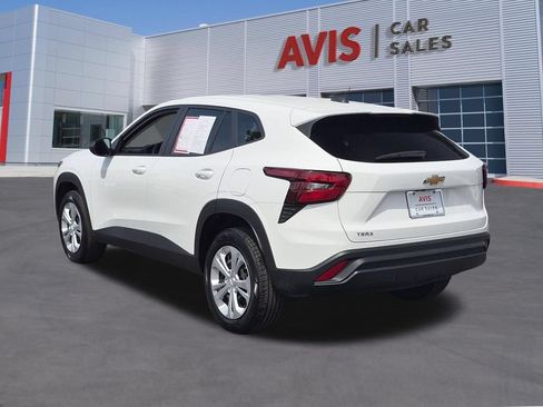 Used 2025 Chevrolet Trax LS FWD image 9
