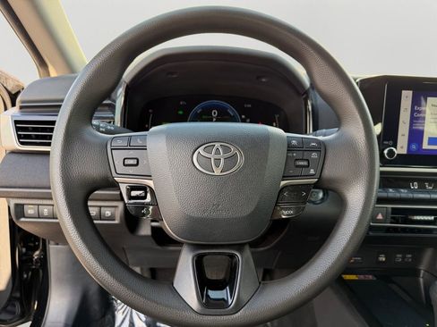 Used 2025 Toyota Camry LE image 19