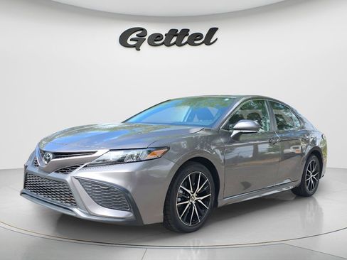 Used 2024 Toyota Camry SE image 9