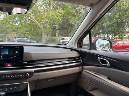 Used 2026 Kia Carnival FWD image 38