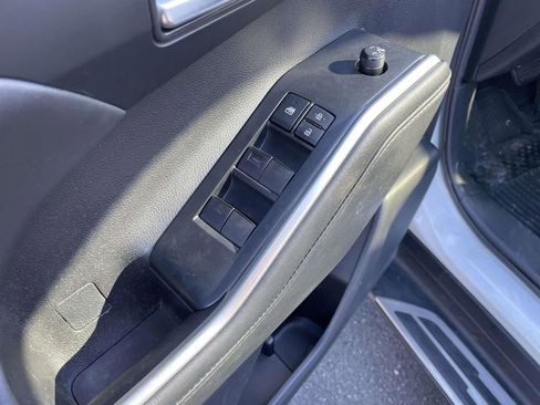 Used 2022 Toyota Highlander XLE image 28