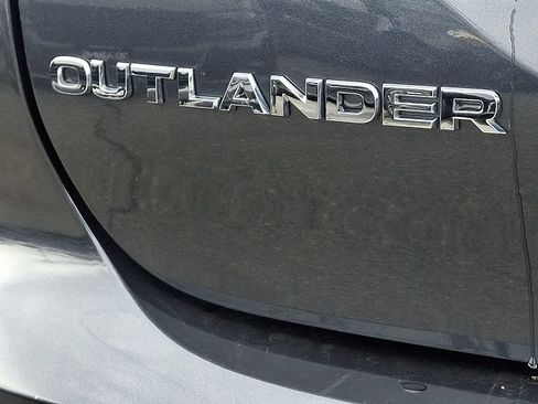 Used 2024 Mitsubishi Outlander AWD image 32