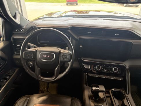 Used 2023 GMC Sierra 1500 AT4 w/ AT4 Premium Package AWD/4WD image 11