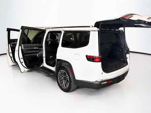 Used 2022 Jeep Wagoneer Series III w/ Convenience Group I AWD/4WD image 42