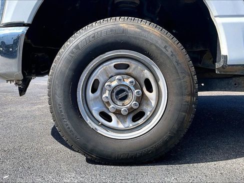 Used 2024 Ford F250 XL w/ FX4 Off-Road Package AWD/4WD image 2