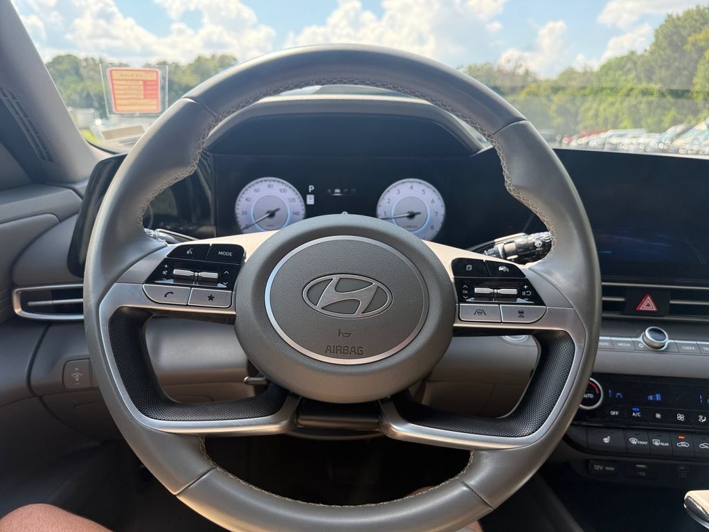 Used 2025 Hyundai Elantra SEL FWD image 20