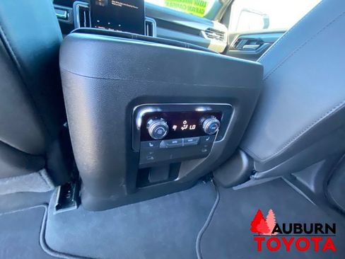 Used 2025 GMC Yukon Elevation AWD/4WD image 30