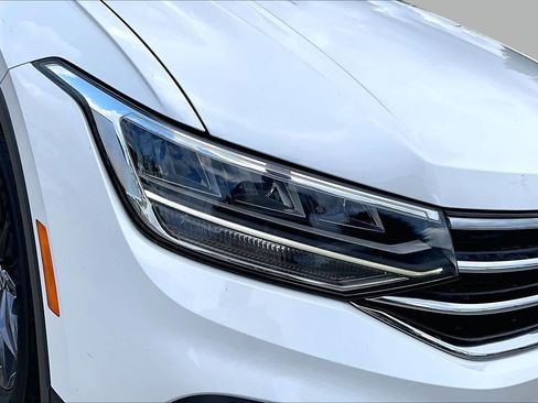 Used 2023 Volkswagen Tiguan SE w/ Panoramic Sunroof Package FWD image 26