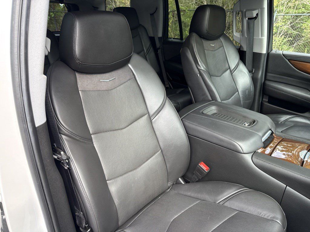 Used 2020 Cadillac Escalade Luxury AWD/4WD image 36