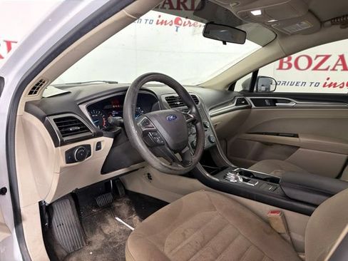 Used 2017 Ford Fusion SE FWD image 12