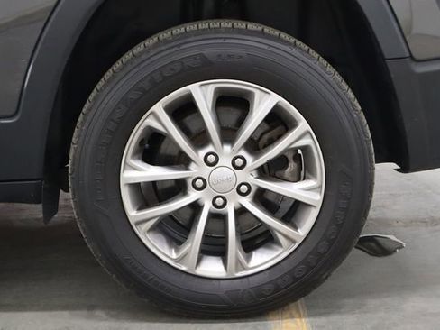 Used 2021 Jeep Cherokee Latitude Lux w/ Comfort/Convenience Group image 42