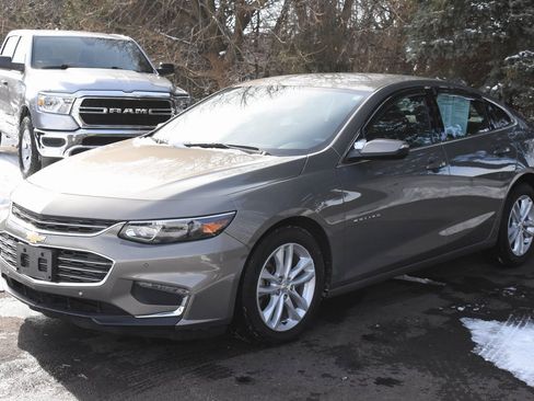 Used 2018 Chevrolet Malibu LT w/ Driver Confidence Package image 2