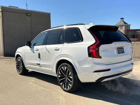 New 2026 Volvo XC90 T8 Ultra w/ Protection Package Premier AWD/4WD image 4