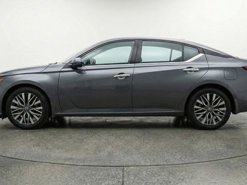 Used 2025 Nissan Altima 2.5 SV image 3