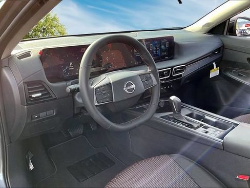 New 2026 Nissan Sentra SR w/ Floor Mat Package FWD image 7