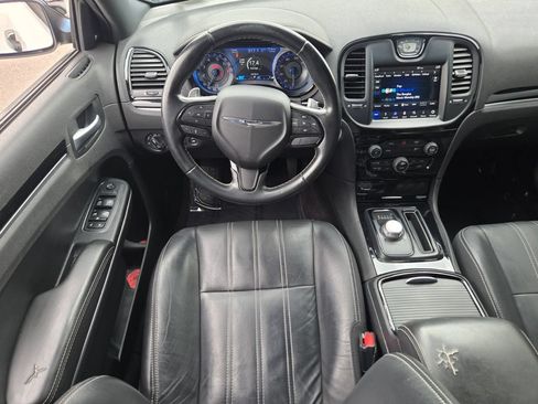 Used 2018 Chrysler 300 S RWD image 11