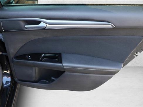 Used 2015 Ford Fusion SE image 25